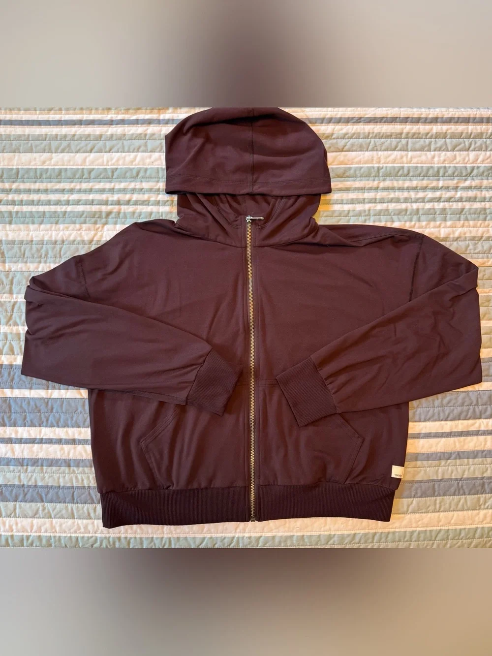 EUC Vuori Halo Modern Sweatpant and Hoodie Set in Raisin